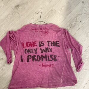 Magnolia Pearl LOVE Tee shirt